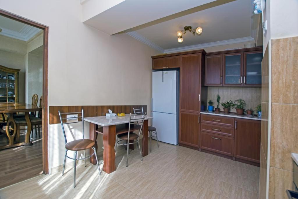 Lesi Apartament エレバン エクステリア 写真